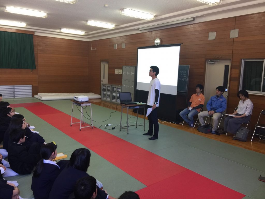 庄中学校での講演風景