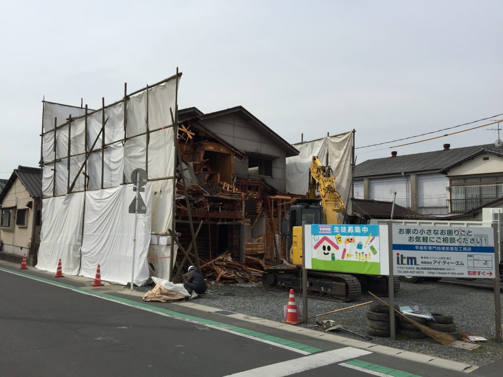 早島町店舗工事　解体中の写真①