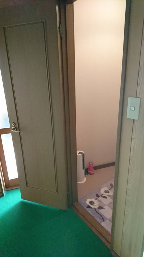 開き戸の調整の写真