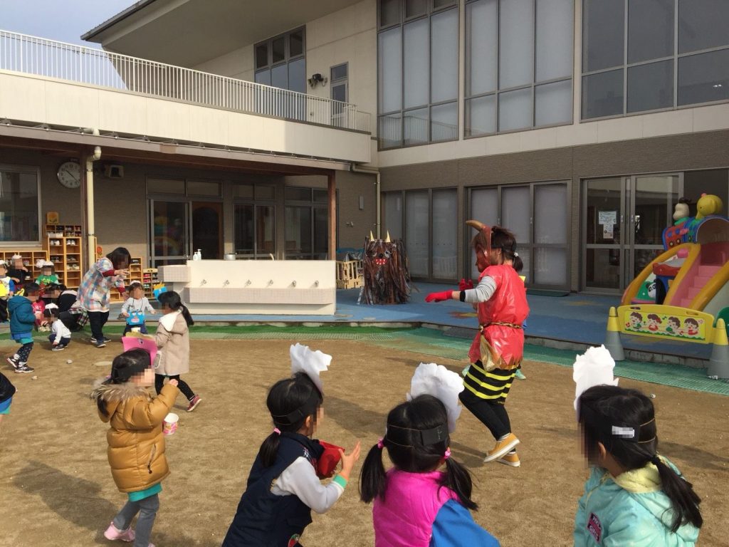 早島保育園　豆まきの写真⑧