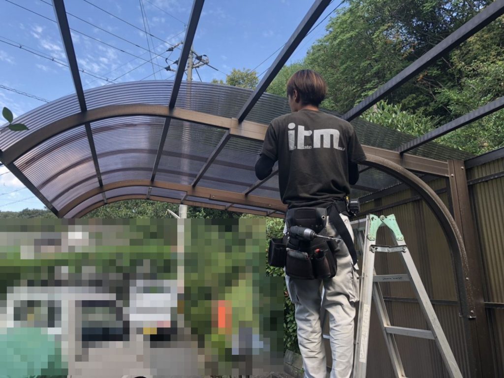 早島町カーポート波板工事　工事中